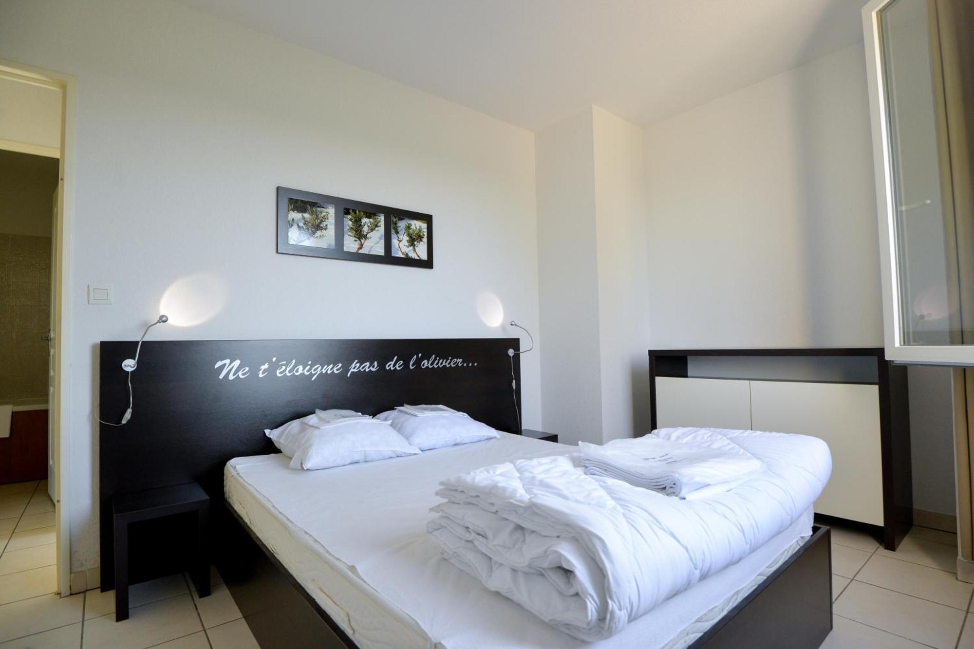La Residence Du Chateau De Jouarres Azille Room photo