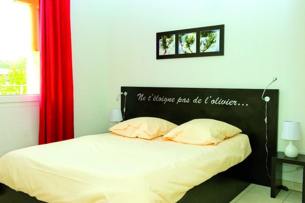 La Residence Du Chateau De Jouarres Azille Room photo
